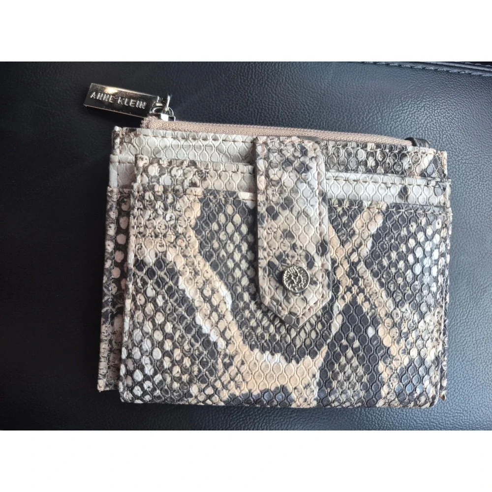 Anne Klein Womens Snakeskin Embossed Slim Card Holder Wallet Zip Coin Beige ID